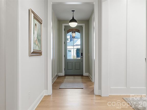 3rd image of 1016 Thatcher Way