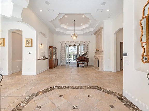 5th image of 695 SE 47th Loop