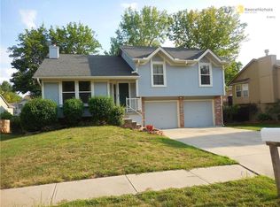 1126 SW Eastman Ct, Blue Springs, MO 64015