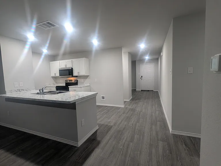 Eagles Nest Dr — Photo 4