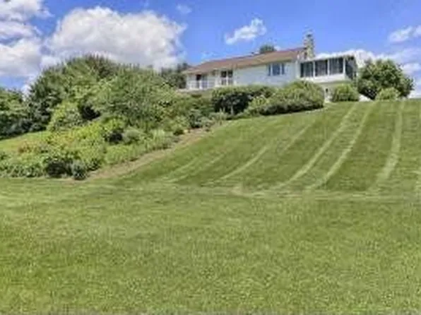 491 Fieldcrest Dr, Willow Street, PA 17584