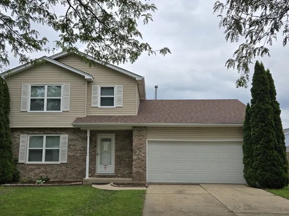 1310 Green Trails Dr, Plainfield, IL 60586