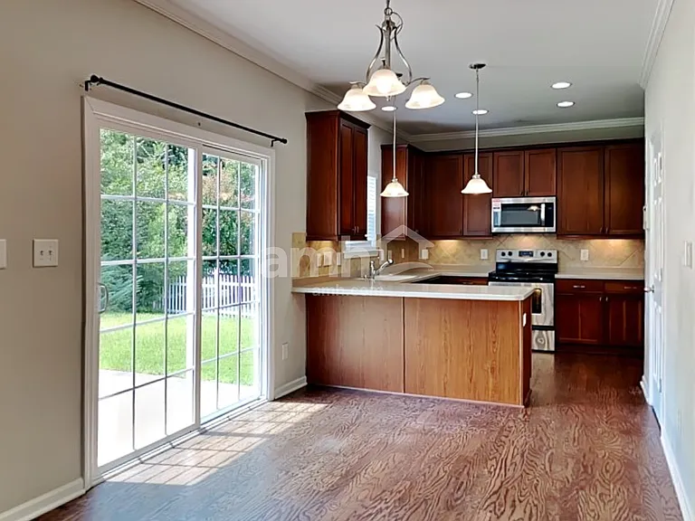 1933 Sterling Hill Dr — Photo 5