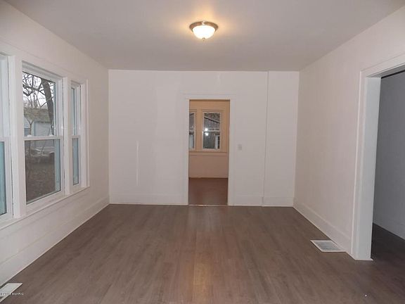 2nd image of 1727 Silver Ave SE