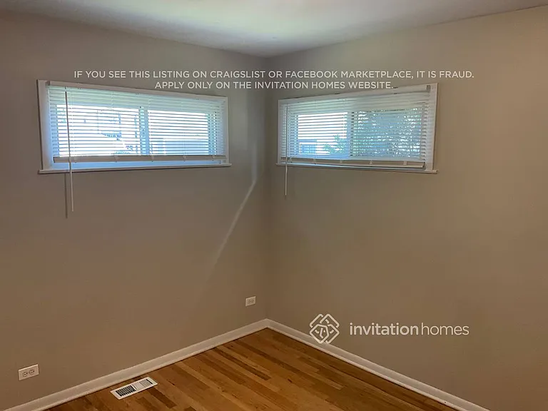 325 Glendale Ln — Photo 9