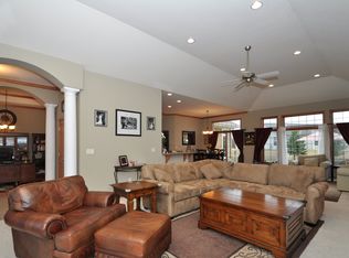 605 Valhalla Dr, Mukwonago, WI 53149