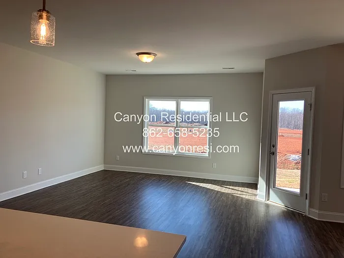 210 Pine Island Ave — Photo 9