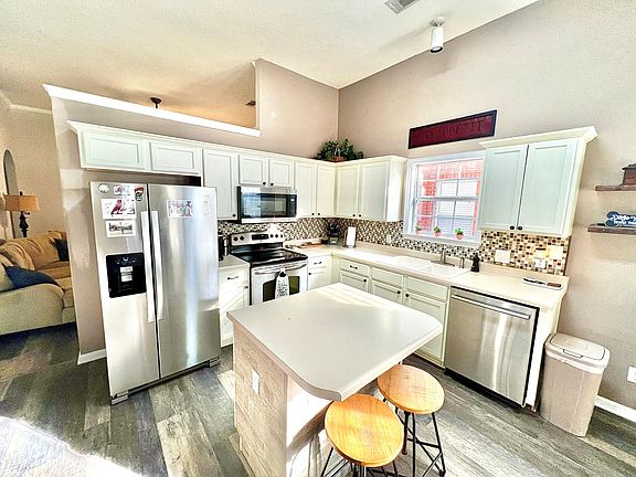 4th image of 1265 Oak Creek Dr