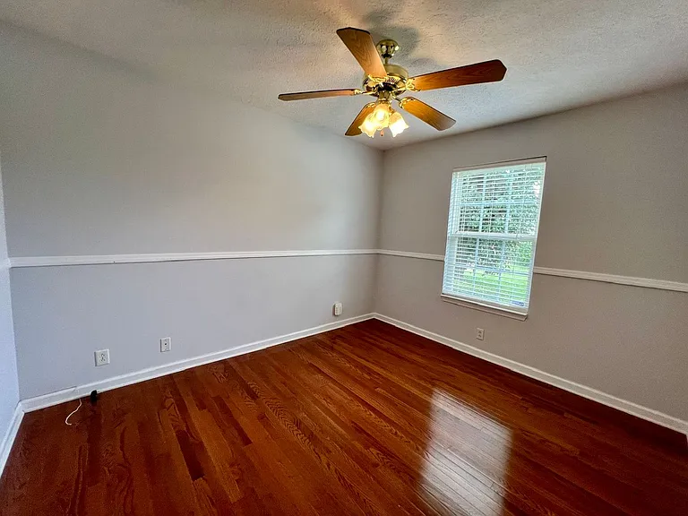 2720 Roscommon Dr — Photo 9