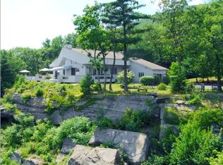 33 Raycliffe Dr, Woodstock, NY 12498