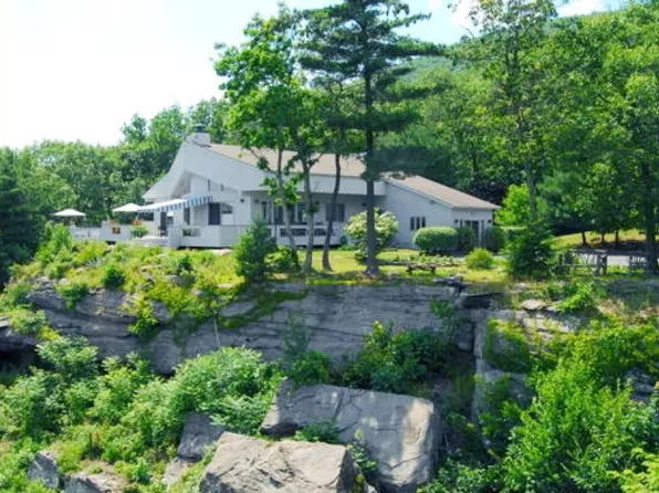 33 Raycliffe Dr, Woodstock, NY 12498