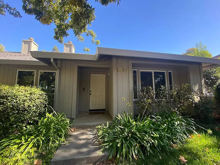 1614 Valdora St — Photo 1
