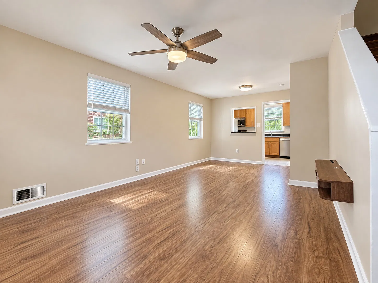 3 bed, 1024 sqft, $2,700 — Photo 4