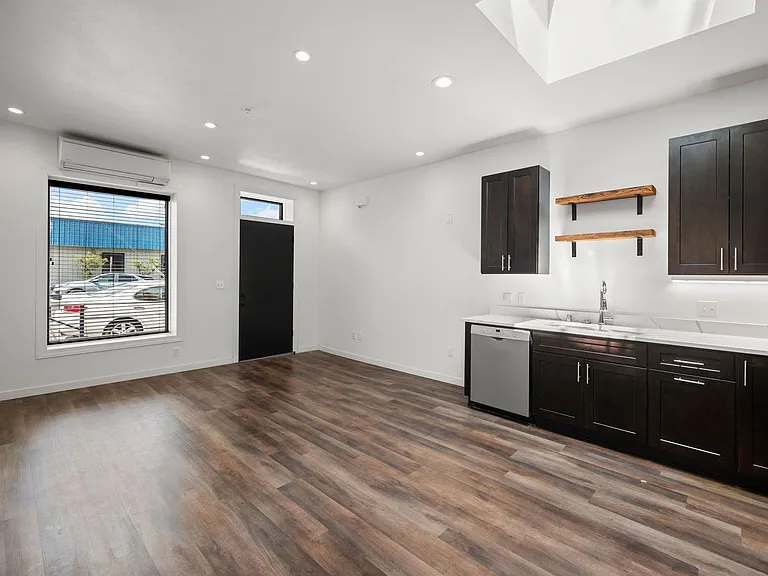 131 S Sherman St — Photo 12