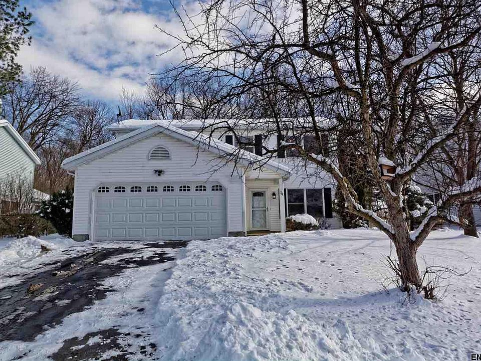 1st image of 34 Cartwheel Dr