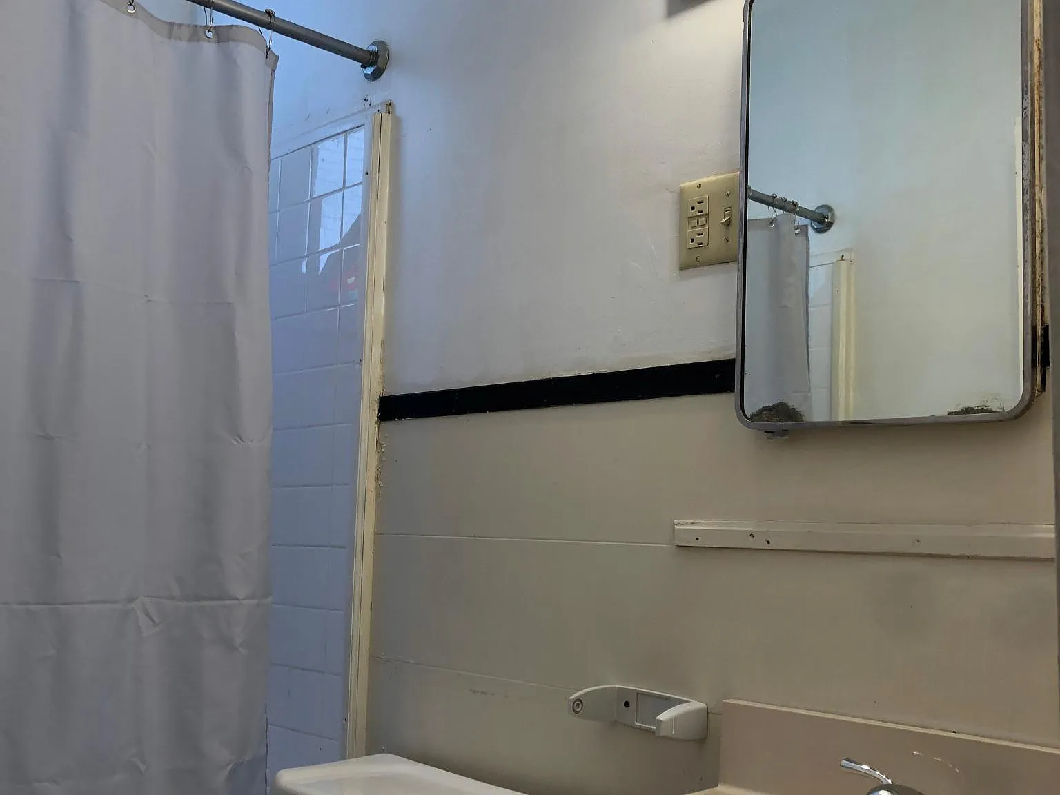 1 bed, 550 sqft, $1,000 — Photo 3