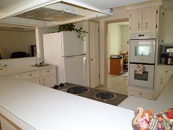5th image of 102 W Wildwinn Dr