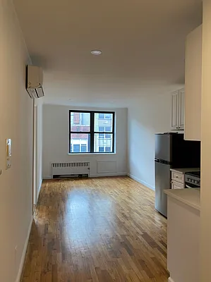 Rented by Current Real Estate Advisors | media 6