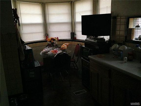 5th image of 7041 Etzel Ave