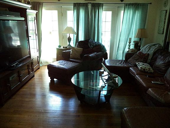 3rd image of 12 Cedar Lawn Cir