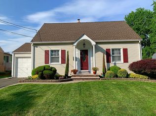 98 Knollwood Ter, Clifton, NJ 07012
