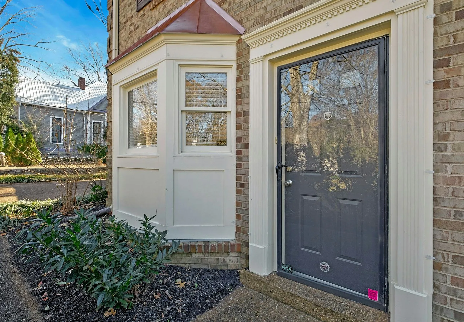 1005 Glendale Lane — Photo 2