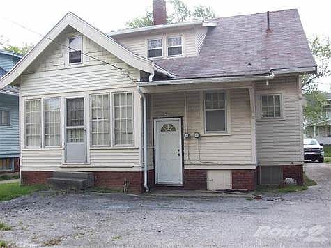 2nd image of 827 E 8th St