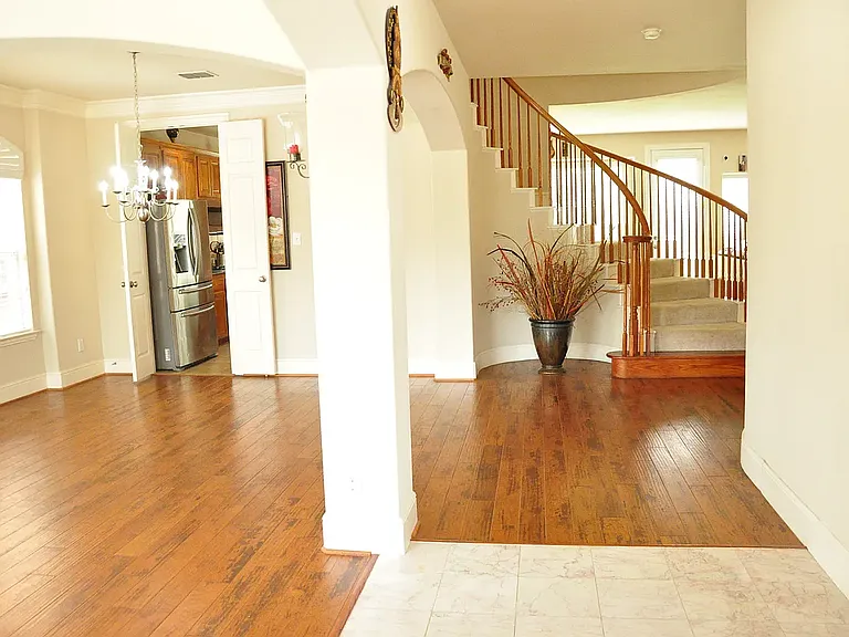 1312 Valley Vista Dr — Photo 2