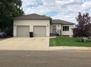 556 2nd Ave SW, Dickinson, ND 58601