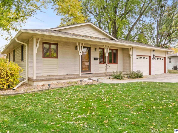 1817 Sandalwood Ct, Fremont, NE 68025