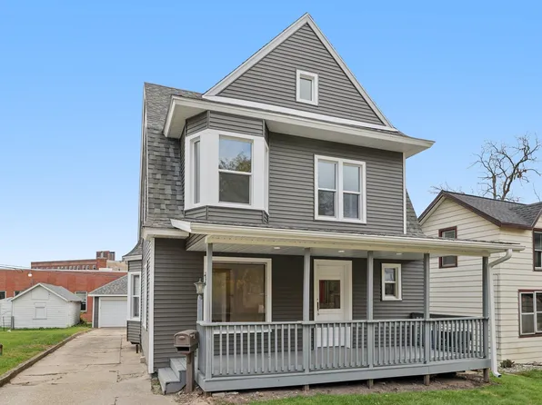 214 W Pleasant St, Portage, WI 53901