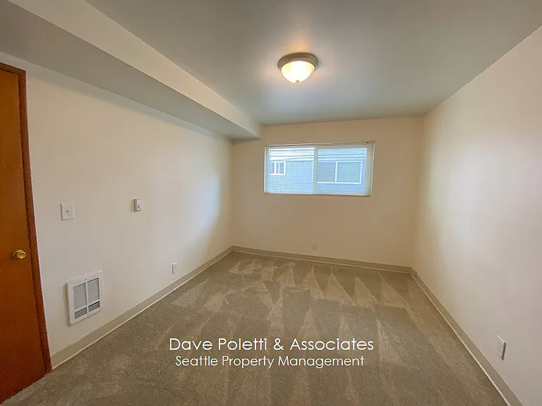 4517 40th Ave NE #4519-1/2 — Photo 9