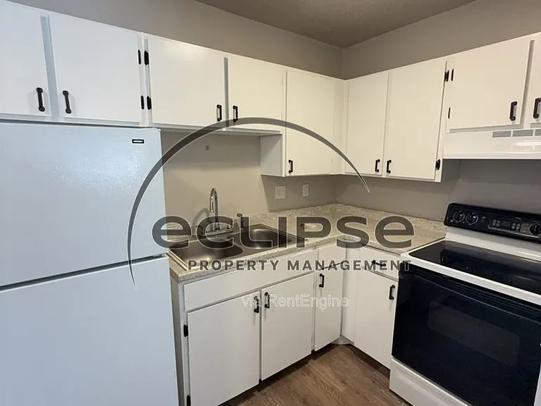 Summit View Apartments — Photo 109