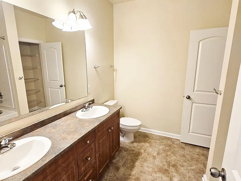 Clairmont at Hillandale — Photo 95