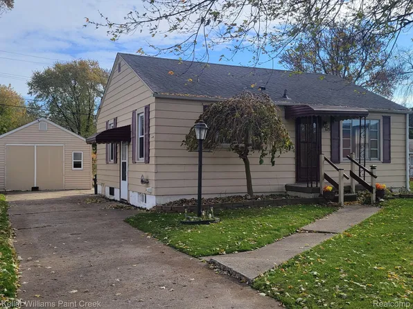 615 Saint Bernard St, Marysville, MI 48040