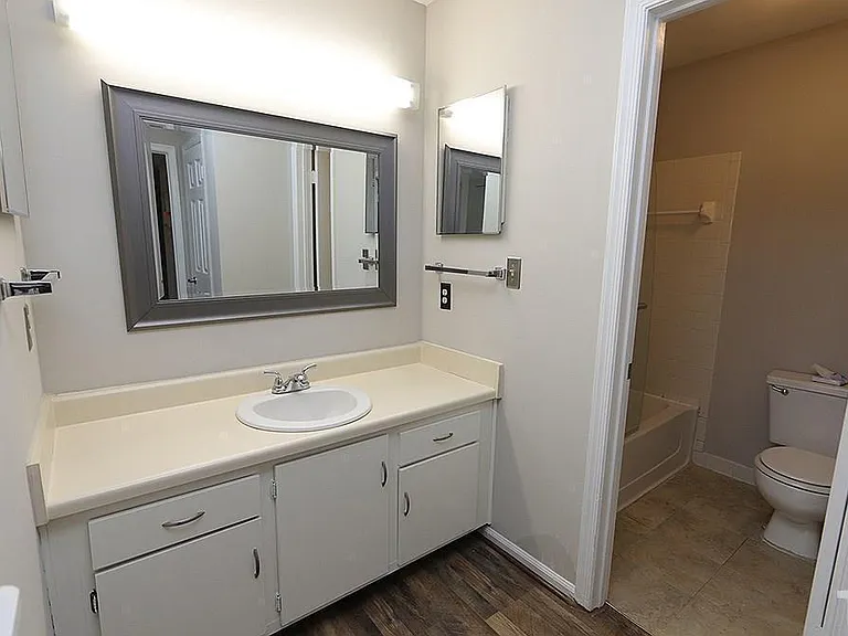 131 Kingsbury Dr — Photo 5