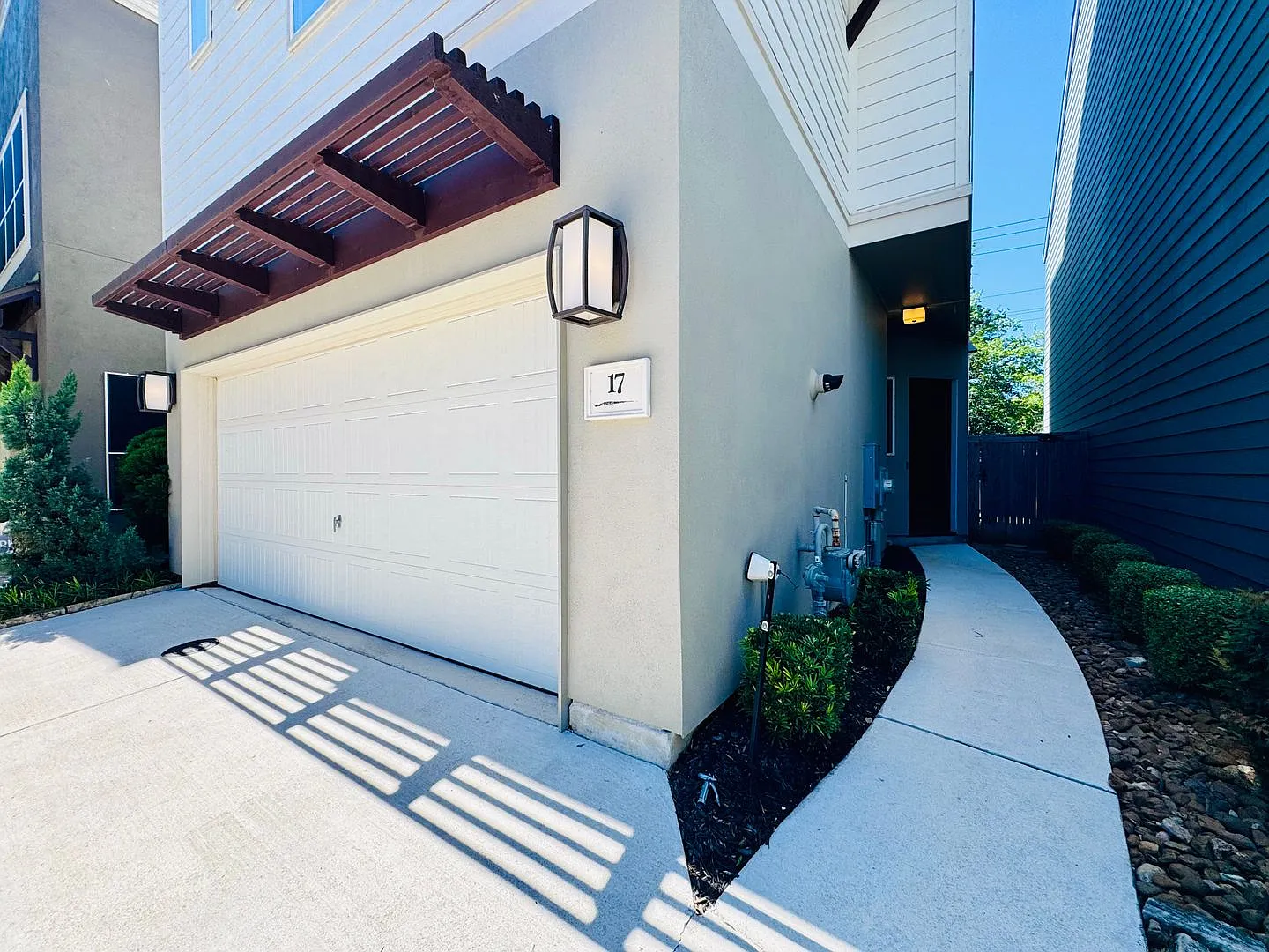 Stunning 3-Story Home in Gated Community Near the Medical Center! — Photo 1
