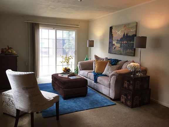 4th image of 870 Camaritas Cir