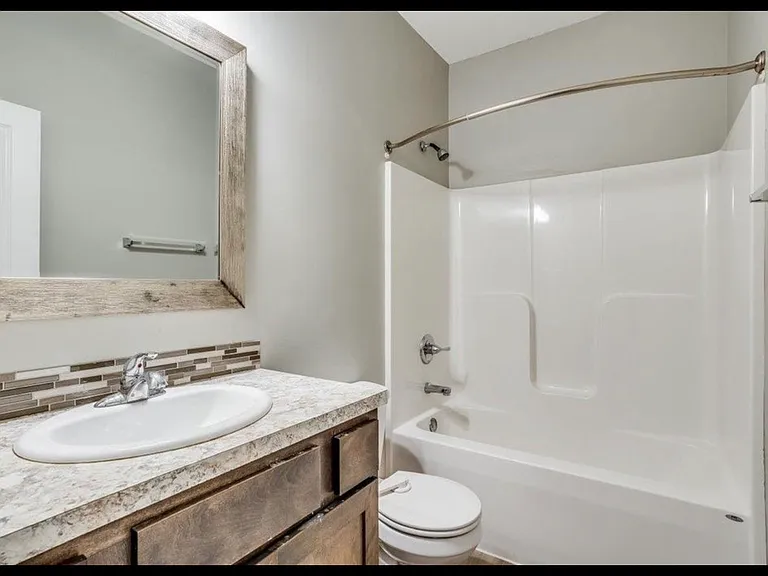 1525 S Edwards Ave — Photo 13