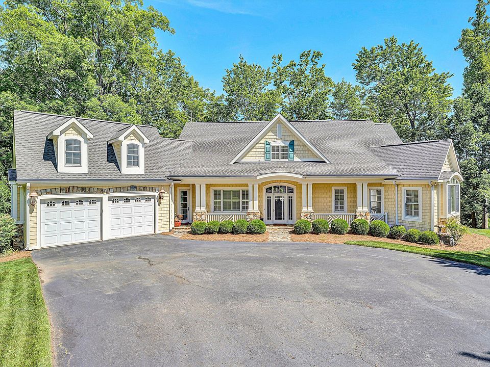 1st image of 141 S View Cir
