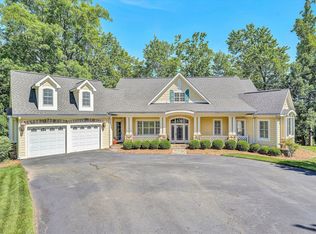 141 S View Cir, Penhook, VA 24137