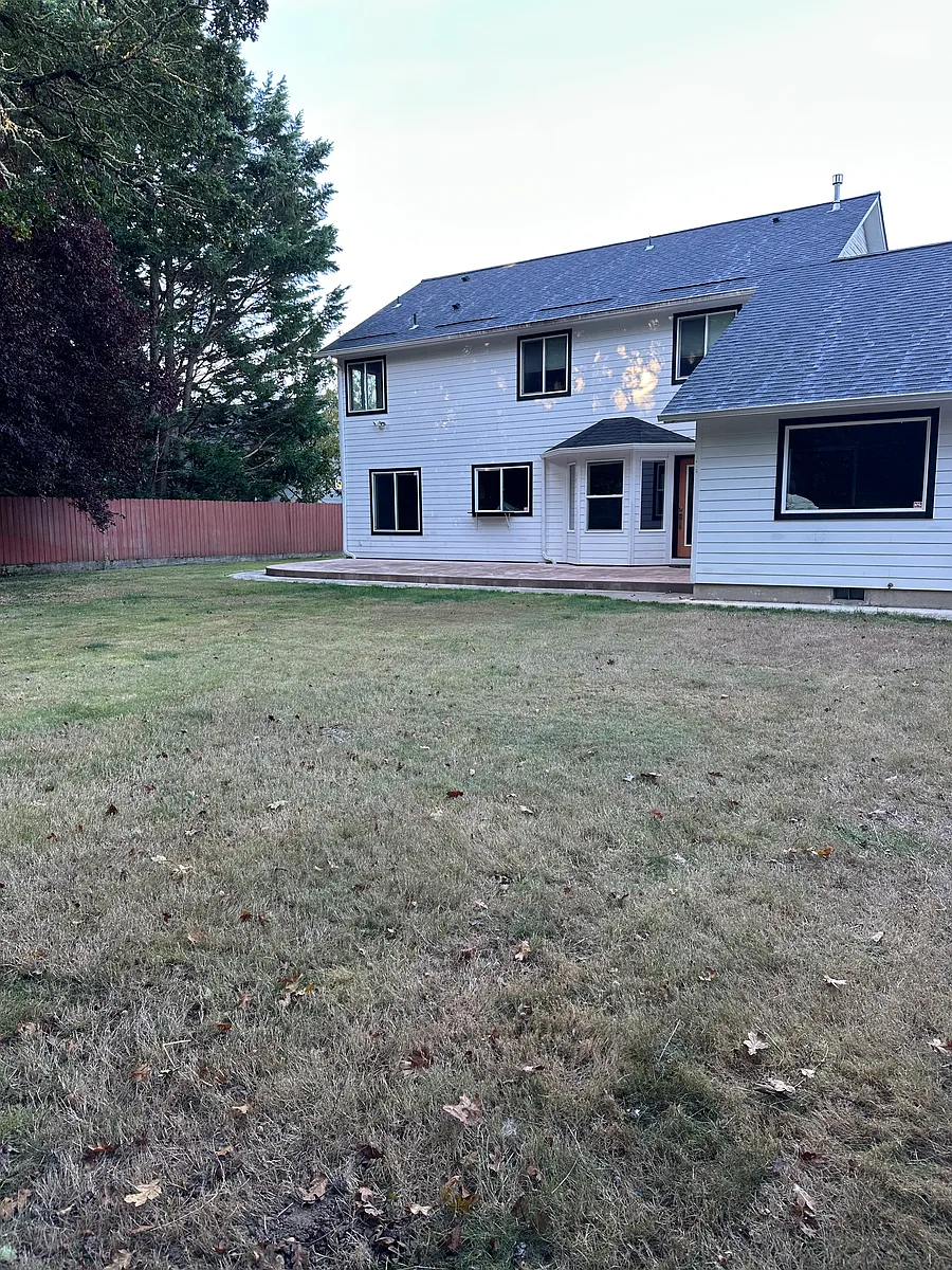 Building Photo - 1562 Cougar Ct SW