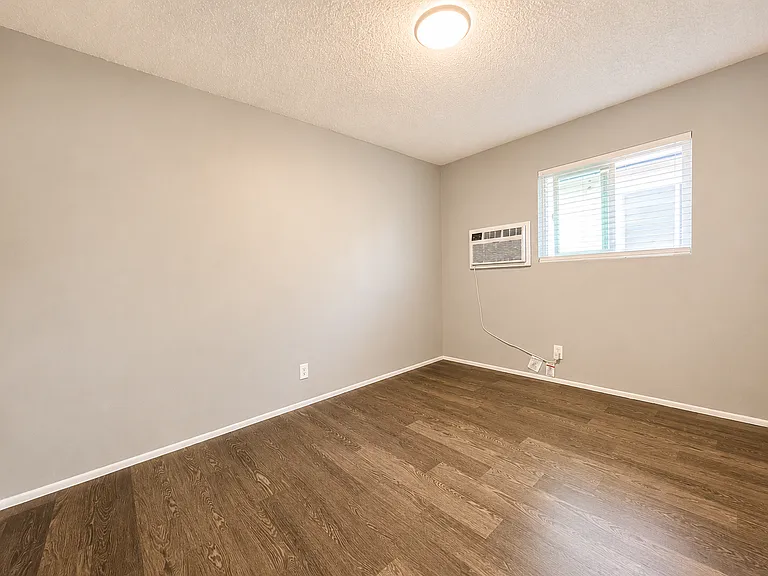 204-210 N Orange Ave — Photo 10