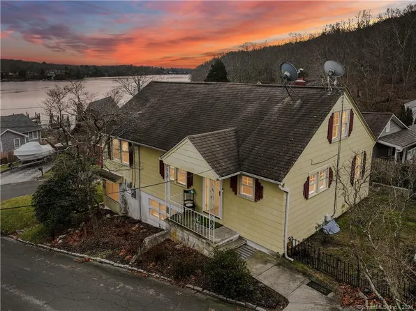 15 River Road, East Lyme, CT 06333