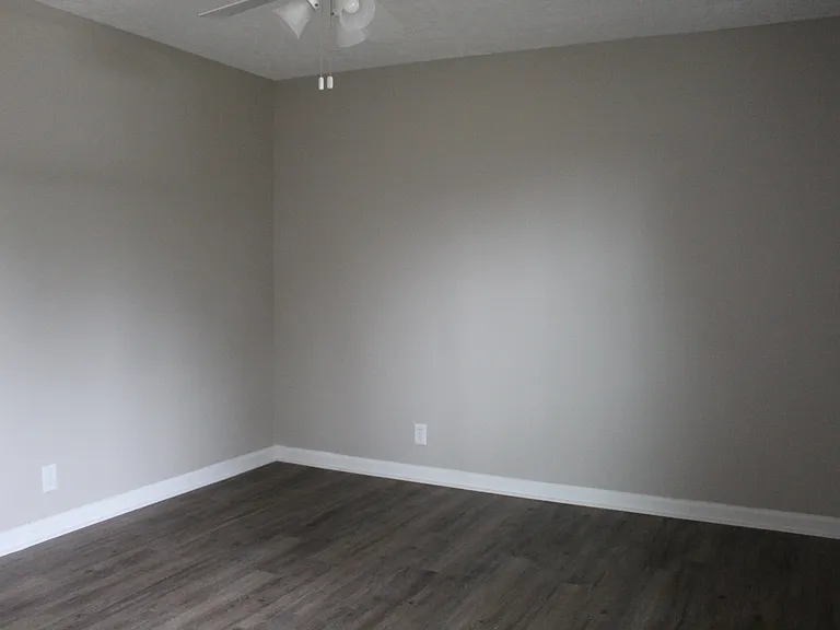 707 Elm Dr — Photo 10