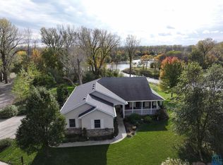 101 Shore Place Ct, South Sioux City, NE 68776