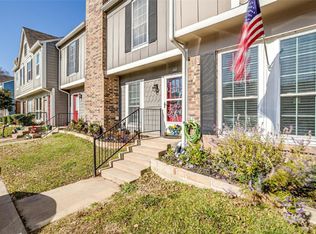 32 Abbey Rd, Euless, TX 76039
