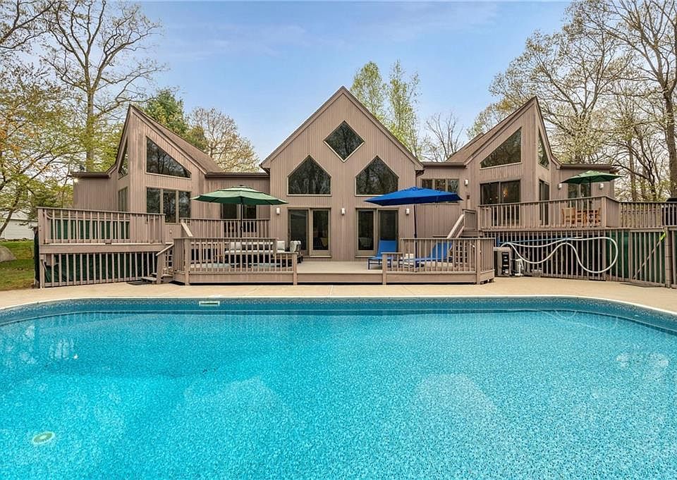 110 Shadow Brook Dr, Warwick, RI 02886 Zillow