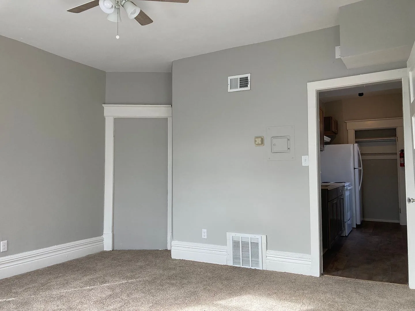325 E Maxwell — Photo 3