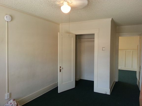 5th image of 834 W 42nd Pl